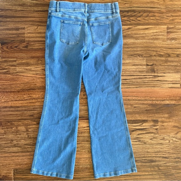 SPANX Flare Jeans in Stonewashed Blue, Size 1X 20960R, Pull On Stretch, EUC - Picture 8 of 8